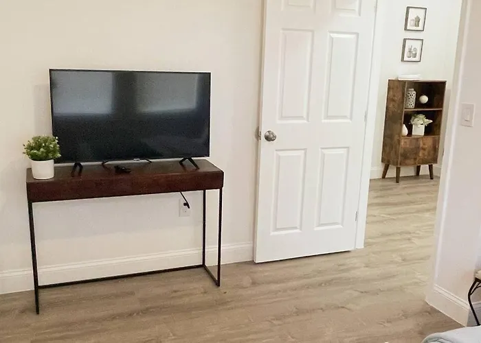 Brickell + Wynwood Wonderland: Spacious 6Br Home